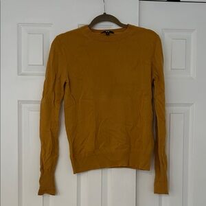 Uniqlo Women's Mustard Crew Neck Sweater
